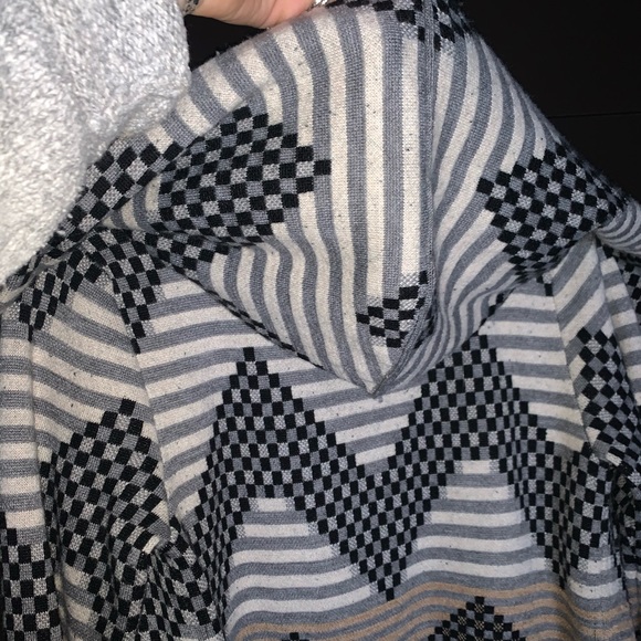 Wrap sweater - Picture 3 of 3